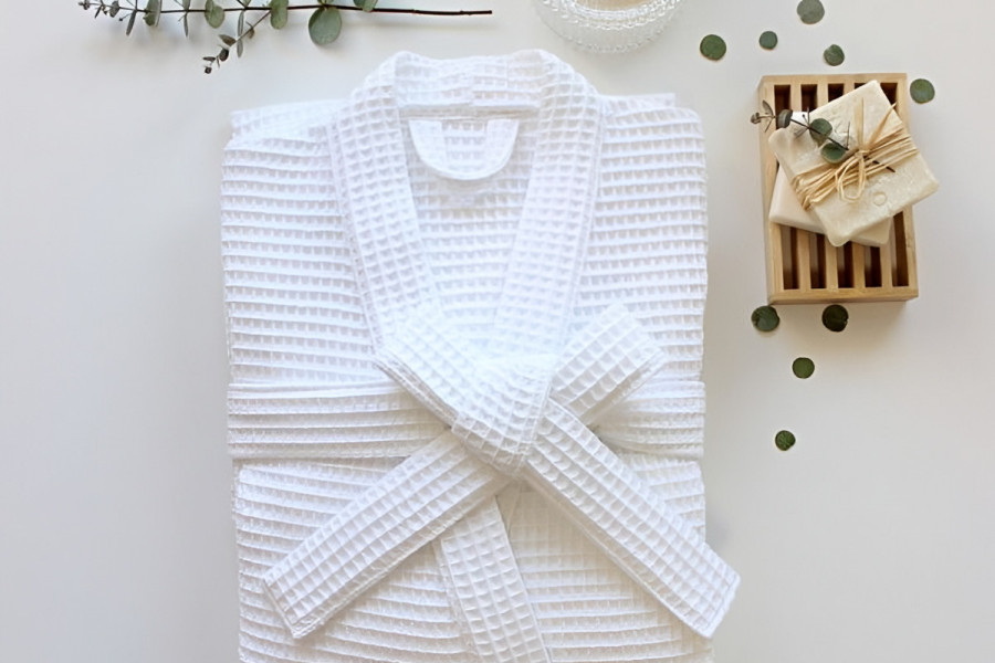 How to Choose the Perfect Bathrobe: Terry, Waffle, or Colored? A Guide by eCotton