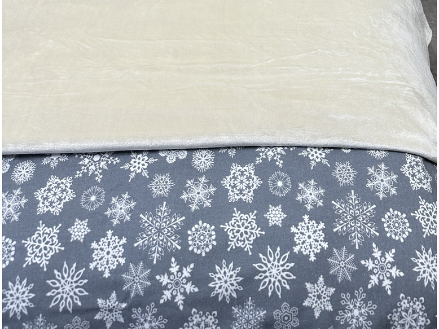 Постельное белье Ecotton Фланель Семейный комплект два пододеяльника Снежинка на сером 15501