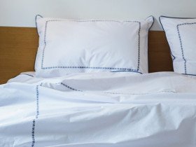 Постільна білизна Перкаль вишивка кант Євро комплект Синій