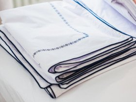 Постільна білизна Перкаль вишивка кант Євро комплект Синій