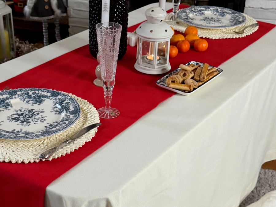 Table runner made of water-repellent fabric 45x170 DUCK 4070 Red