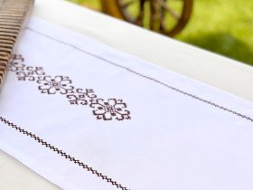 Table runner made of water-repellent fabric 45x170 DUCK White with brown embroidery