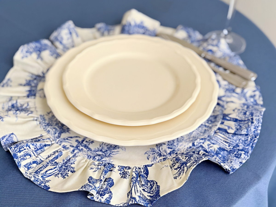 Round ruffled napkin, diameter 43 cm, blue 30497