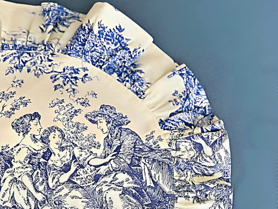 Round ruffled napkin, diameter 43 cm, blue 30497