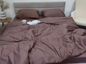 Bed linen made of plain-dyed satin